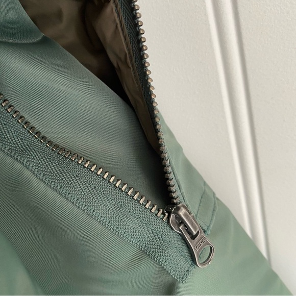 Vans Bennett Bomber Jacket Women’s Medium Nylon Green Snap Buttons Pockets $130 - Picture 6 of 16